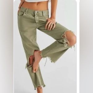Brand NWOT Free People Maggie straight distressed jeans olive, size 27